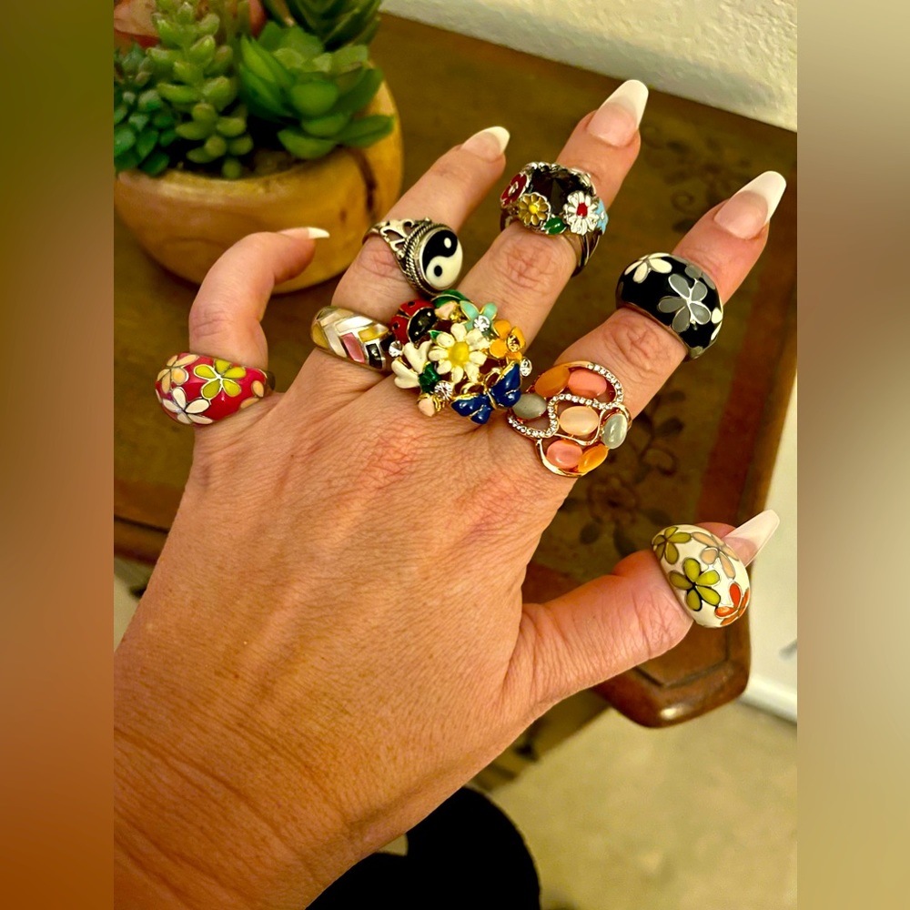 Ring bundle!  8 rings for the price of one. Some are size 6 and others size 7.